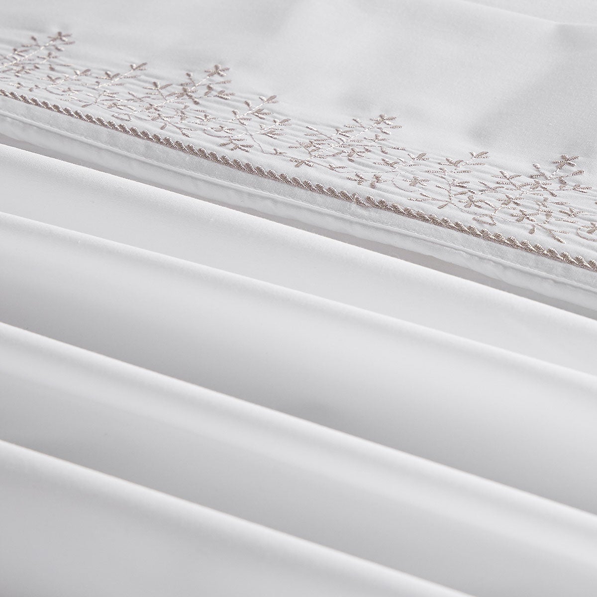 Sábana 220 Hilos Polycotton Bordada Floral