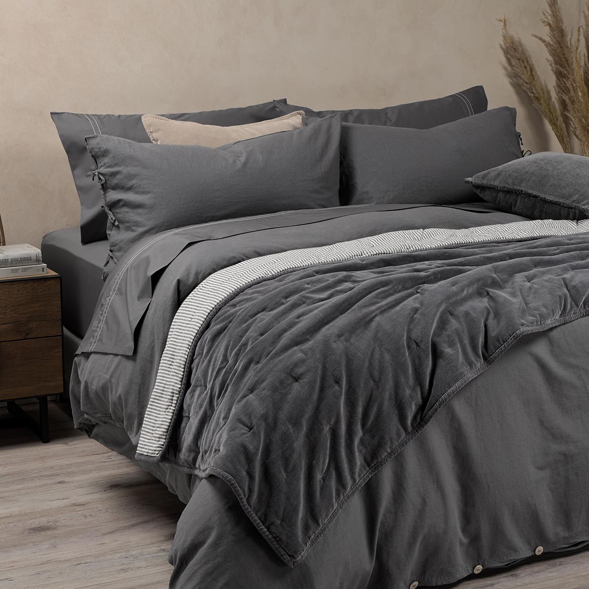 Piecera Velvet Stripes Grafito 110 x 230 cm